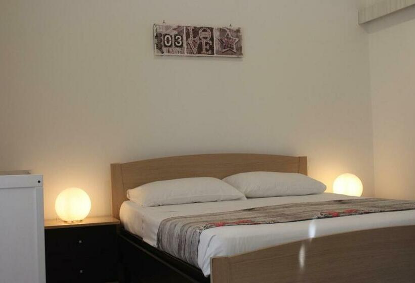 شقة غرفتين, La Casa Dell Emigrante