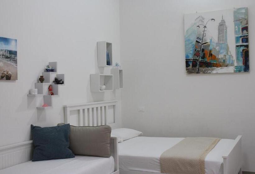 شقة غرفتين, La Casa Dell Emigrante