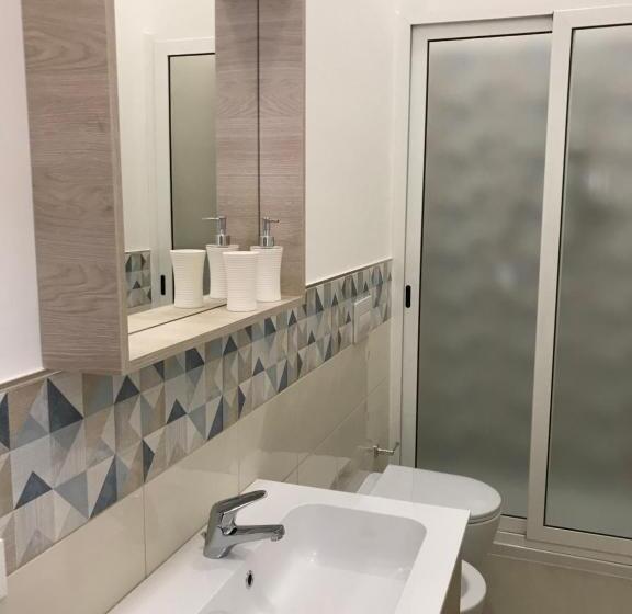 شقة غرفتين, La Casa Dell Emigrante