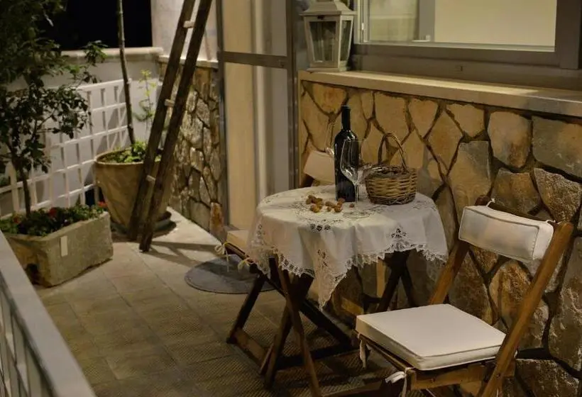 اتاق لوکس با چشم‌انداز باغ, Alba Dei Trulli