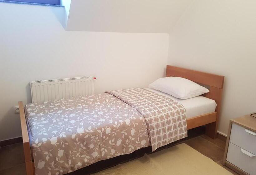 اتاق خانوادگی, Wine House Kaloh