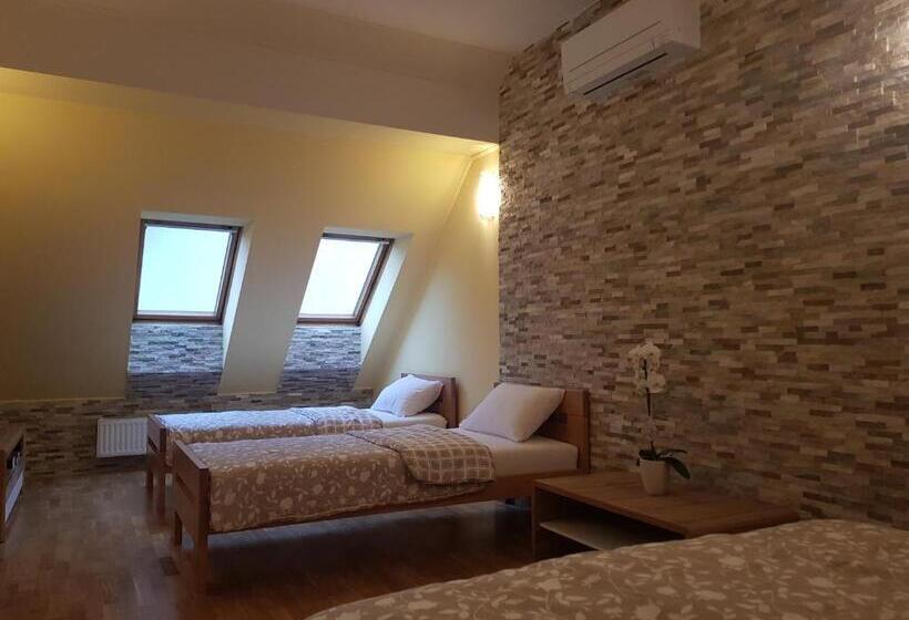 اتاق خانوادگی, Wine House Kaloh