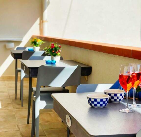 اتاق سه نفره دلوکس با چشمانداز دریا, La Perla Delle Dune