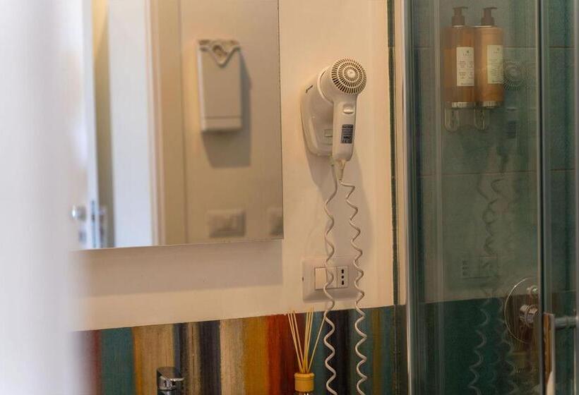 اتاق سه نفره دلوکس با چشمانداز دریا, La Perla Delle Dune