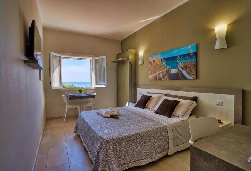 اتاق سه نفره دلوکس با چشمانداز دریا, La Perla Delle Dune