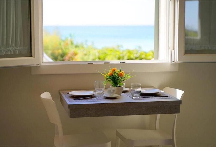 اتاق سه نفره دلوکس با چشمانداز دریا, La Perla Delle Dune