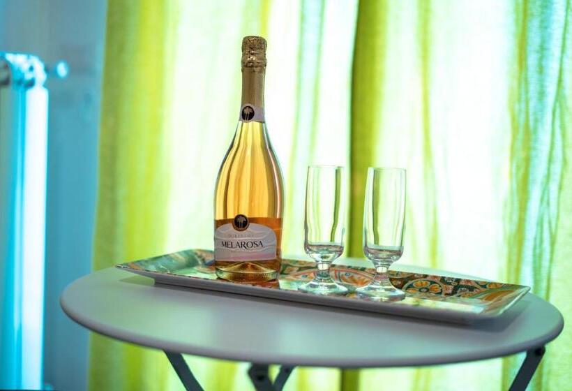 اتاق سوپریور, Le Contrade Chiasso Cafaro