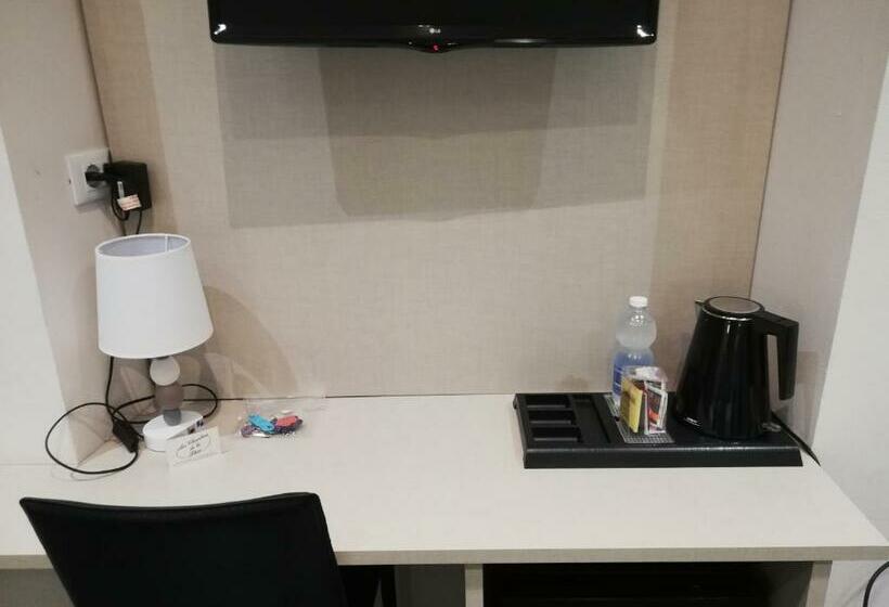 اتاق راحتی سه تخته, Les Chambres De La Place