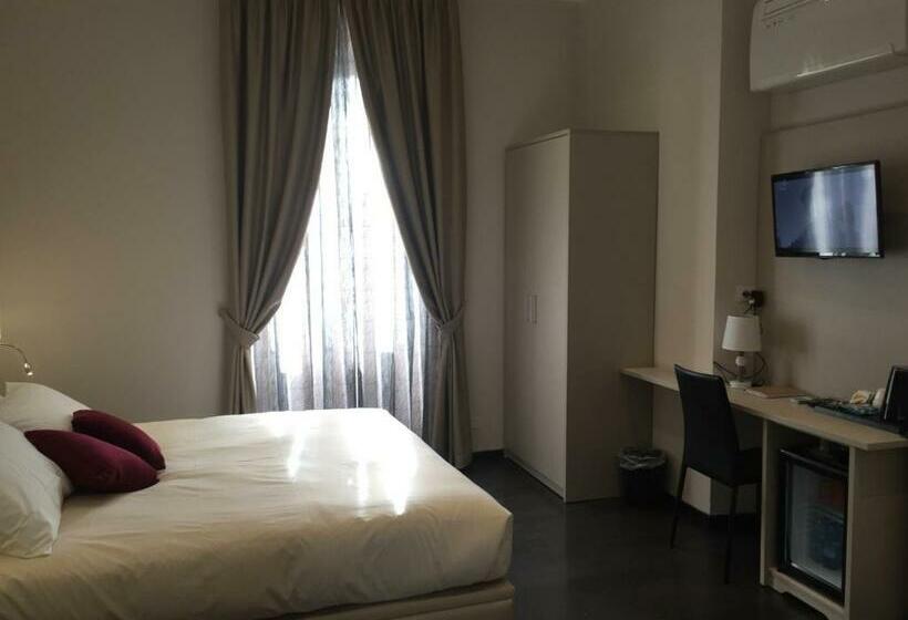 اتاق راحتی سه تخته, Les Chambres De La Place