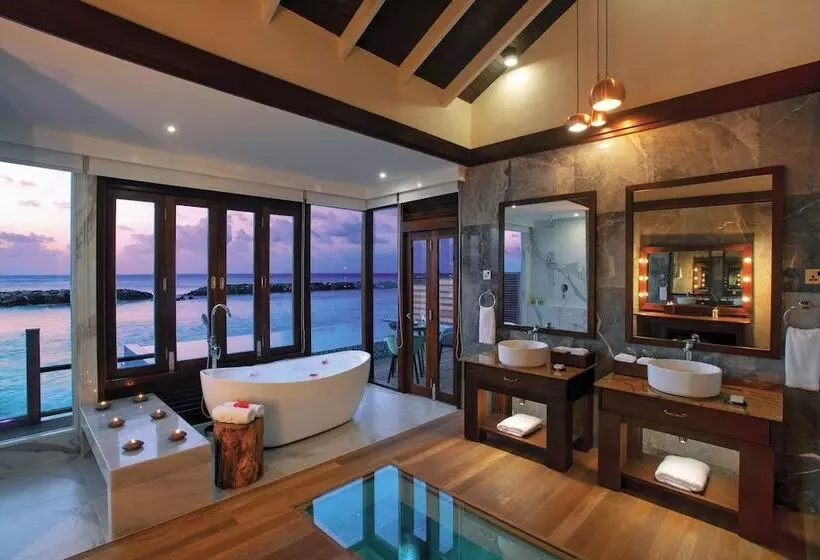 ویلای یک اتاق خوابه با استخر شنا, Atmosphere Kanifushi Premium All Inclusive With Free Transfers
