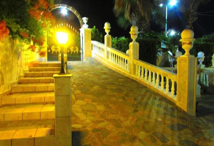 オーシャンビュースーペリアワンルーム, Castellino Studios