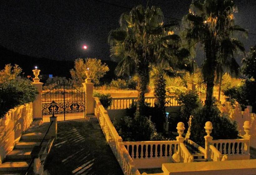 オーシャンビュースーペリアワンルーム, Castellino Studios