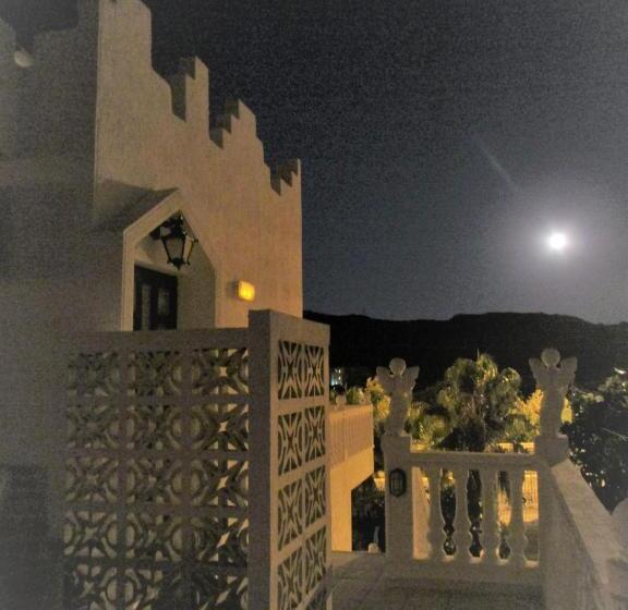 オーシャンビュースーペリアワンルーム, Castellino Studios