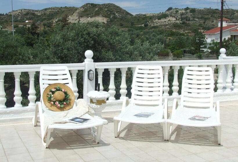 オーシャンビュースーペリアワンルーム, Castellino Studios