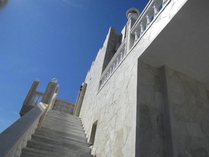 オーシャンビュースーペリアワンルーム, Castellino Studios