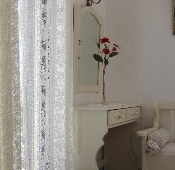 オーシャンビュースーペリアワンルーム, Castellino Studios