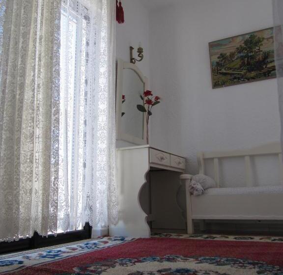 オーシャンビュースーペリアワンルーム, Castellino Studios