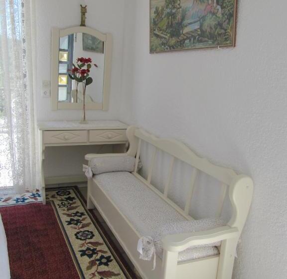 オーシャンビュースーペリアワンルーム, Castellino Studios