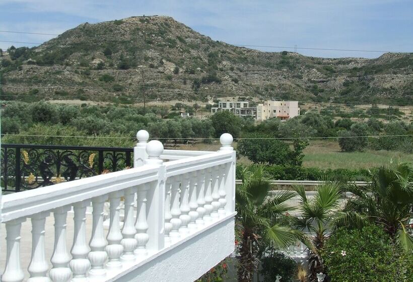 オーシャンビュースーペリアワンルーム, Castellino Studios