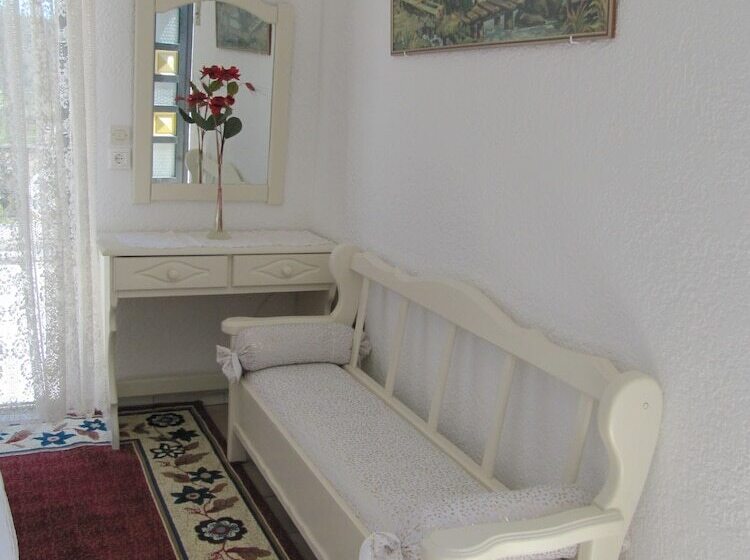 オーシャンビュースーペリアワンルーム, Castellino Studios