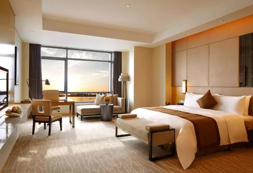 キングサイズベッドのデラックスルーム, Crowne Plaza Yangzhou, An Ihg