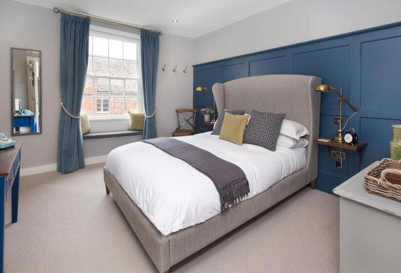 Номер Superior, The George Townhouse