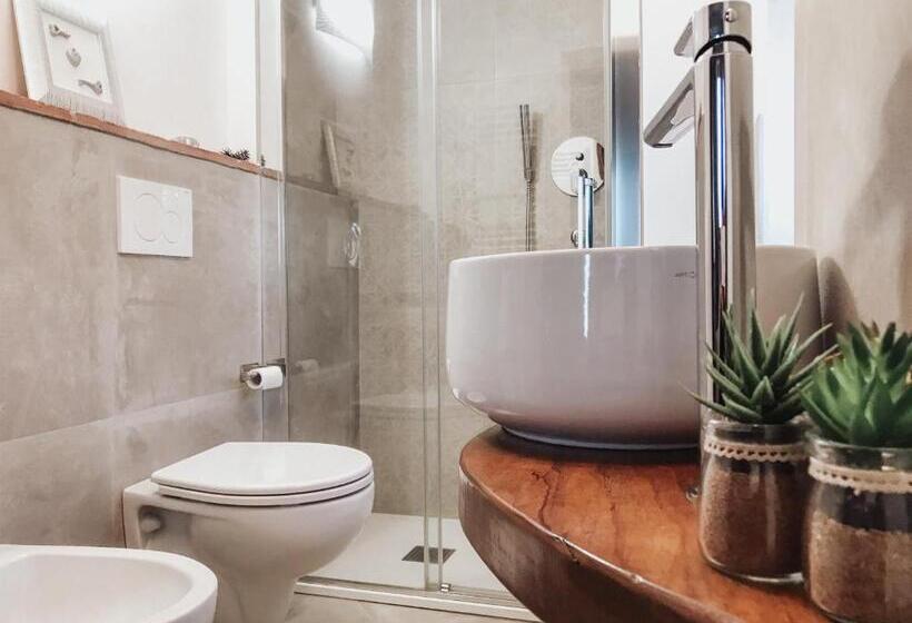 חדר קומפורט לשלושה, Antica Torre Del Borgo