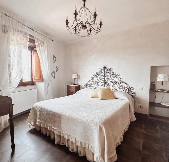 חדר קומפורט לשלושה, Antica Torre Del Borgo