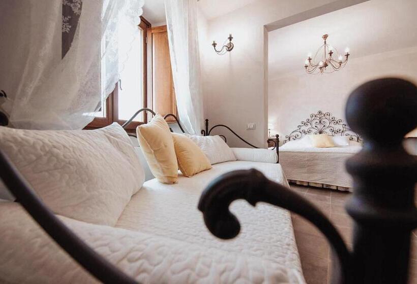 غرفة كومفورت ثلاثية, Antica Torre Del Borgo