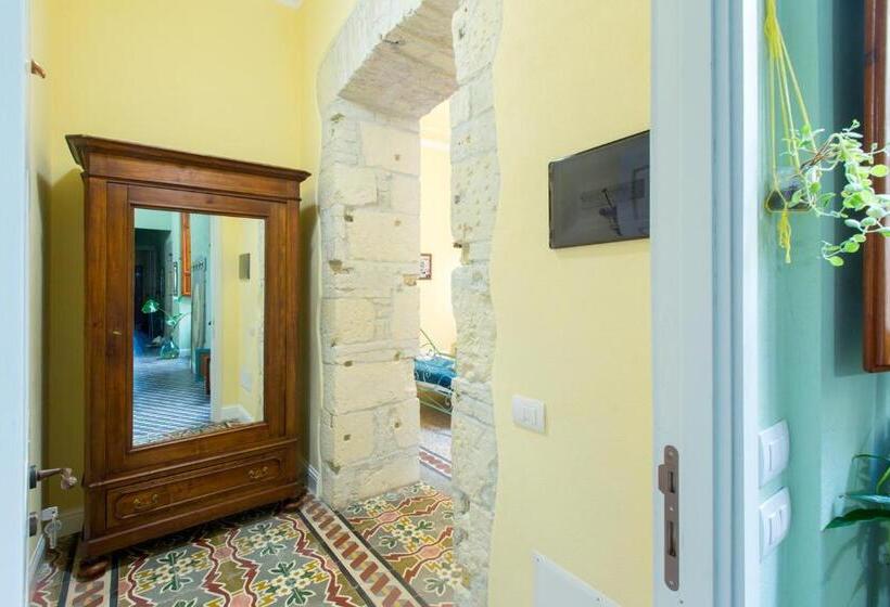 Номер Стандарт, Jacaranda