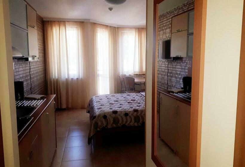 סטודיו סטנדרט עם מרפסת, Enjoy Studios And Lovely Apartment Villa Park