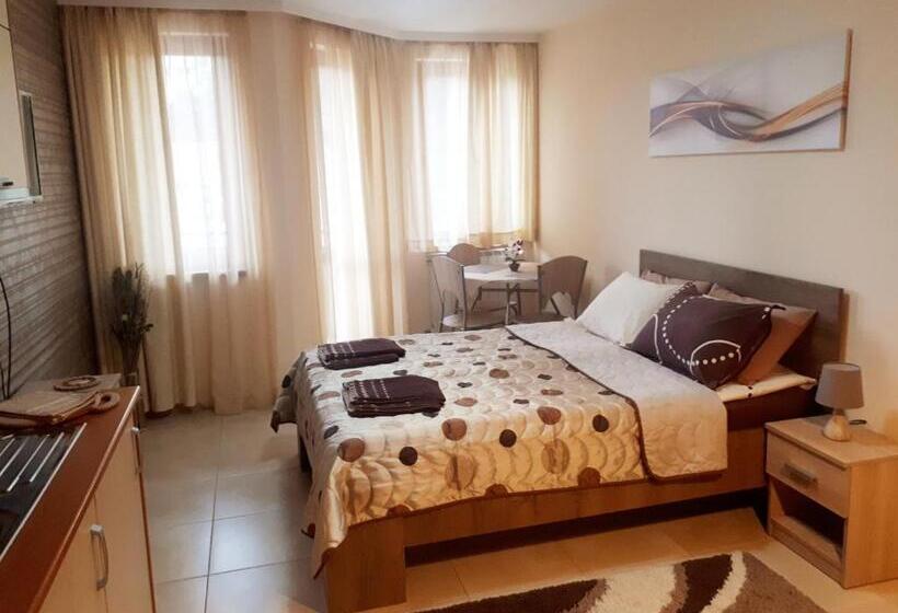 סטודיו סטנדרט עם מרפסת, Enjoy Studios And Lovely Apartment Villa Park