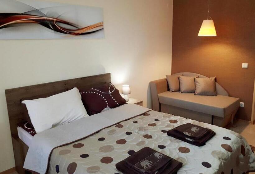 סטודיו סטנדרט עם מרפסת, Enjoy Studios And Lovely Apartment Villa Park