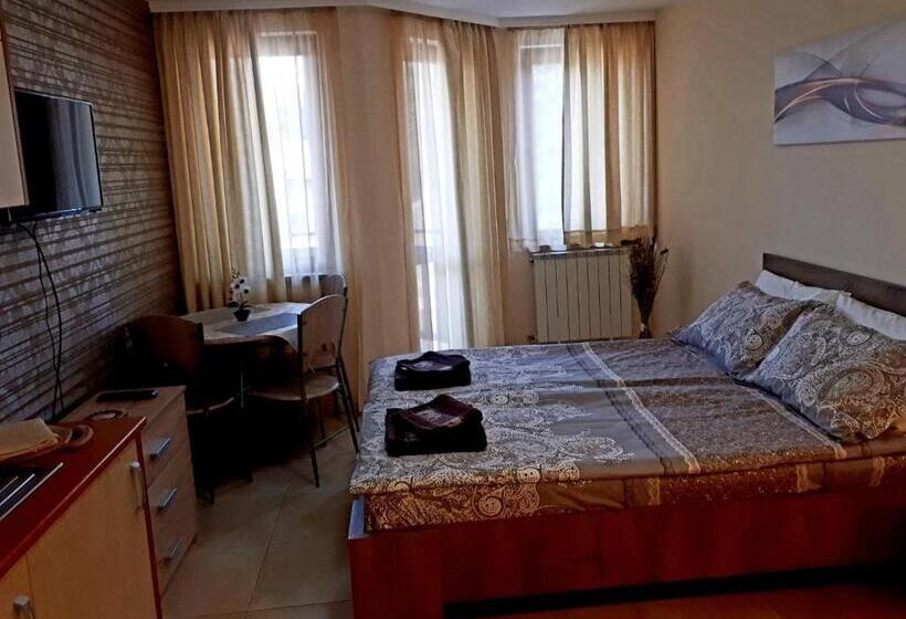 סטודיו סטנדרט עם מרפסת, Enjoy Studios And Lovely Apartment Villa Park
