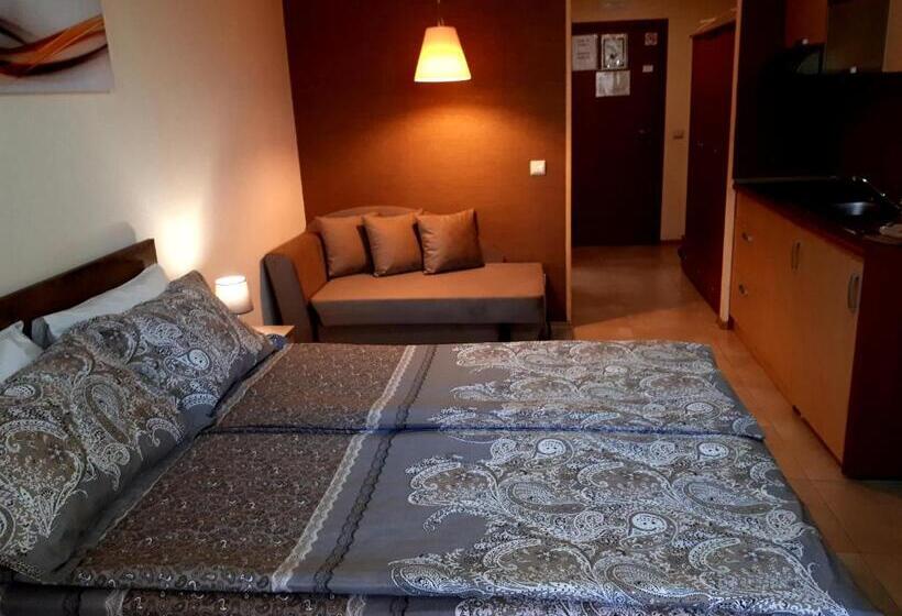 סטודיו סטנדרט עם מרפסת, Enjoy Studios And Lovely Apartment Villa Park