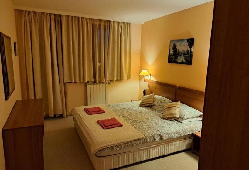 דירת חדר עם טרסה, Enjoy Studios And Lovely Apartment Villa Park