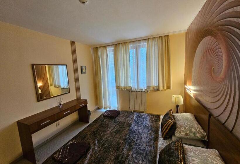 דירת חדר עם טרסה, Enjoy Studios And Lovely Apartment Villa Park