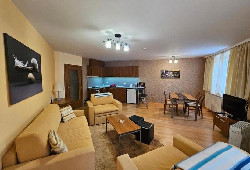 דירת חדר עם טרסה, Enjoy Studios And Lovely Apartment Villa Park