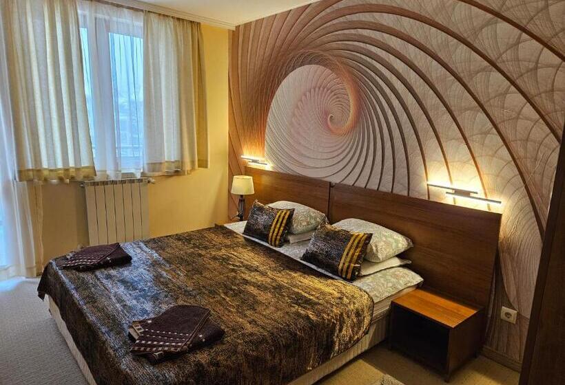 דירת חדר עם טרסה, Enjoy Studios And Lovely Apartment Villa Park