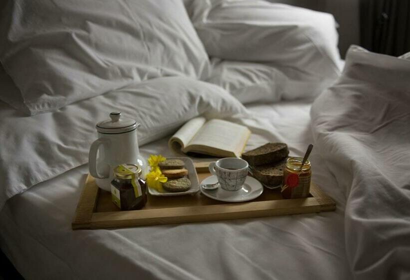 اتاق لوکس, Signor Cesare Agrobistrot B&b