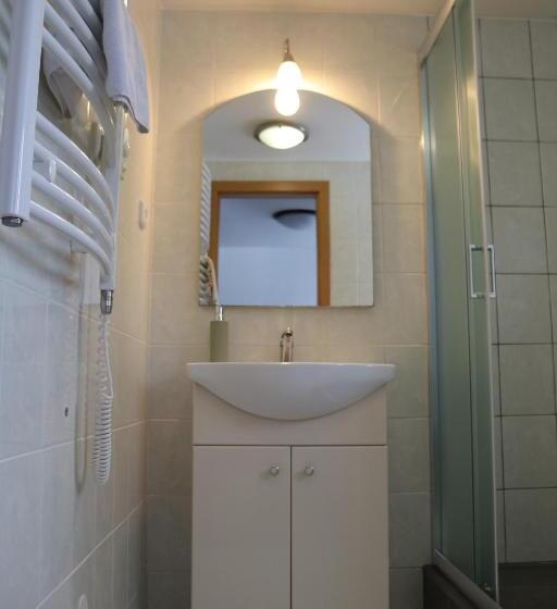 غرفة قياسية ثلاثية, Penzion Vlčárna