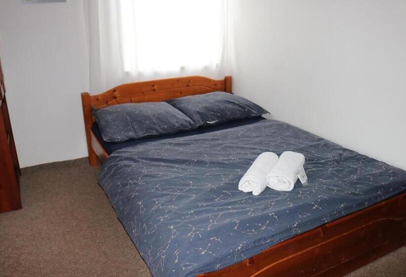 غرفة قياسية ثلاثية, Penzion Vlčárna