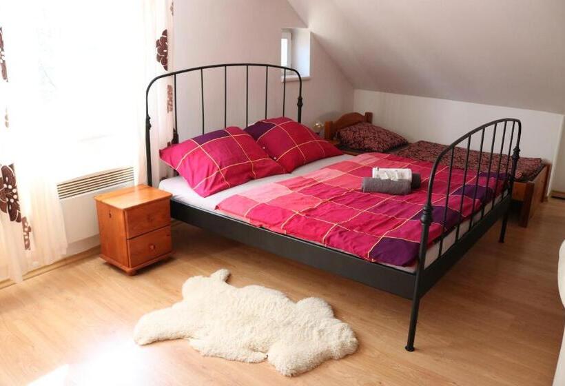 شقة غرفة واحدة مطلة على الحديقة, Penzion Vlčárna