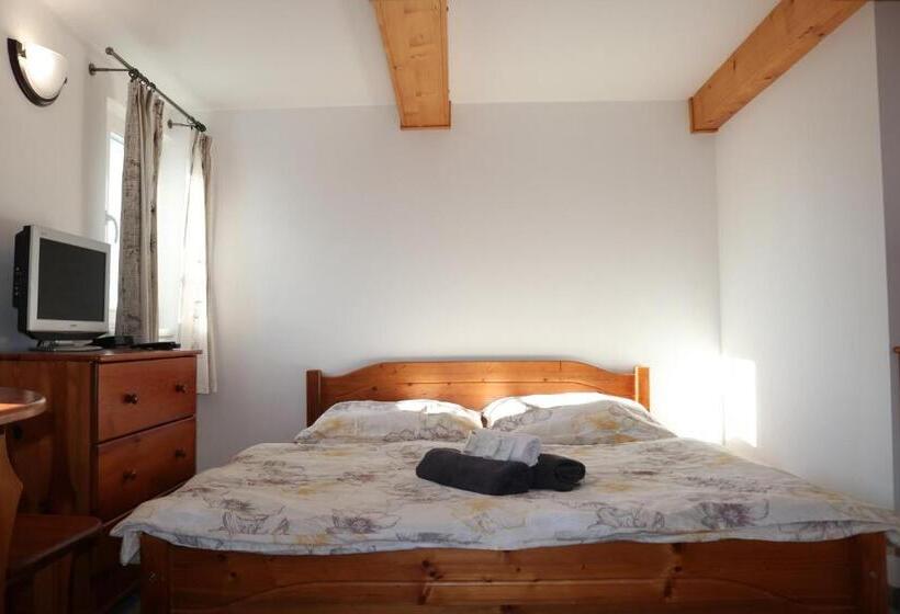 غرفة قياسية رباعية, Penzion Vlčárna