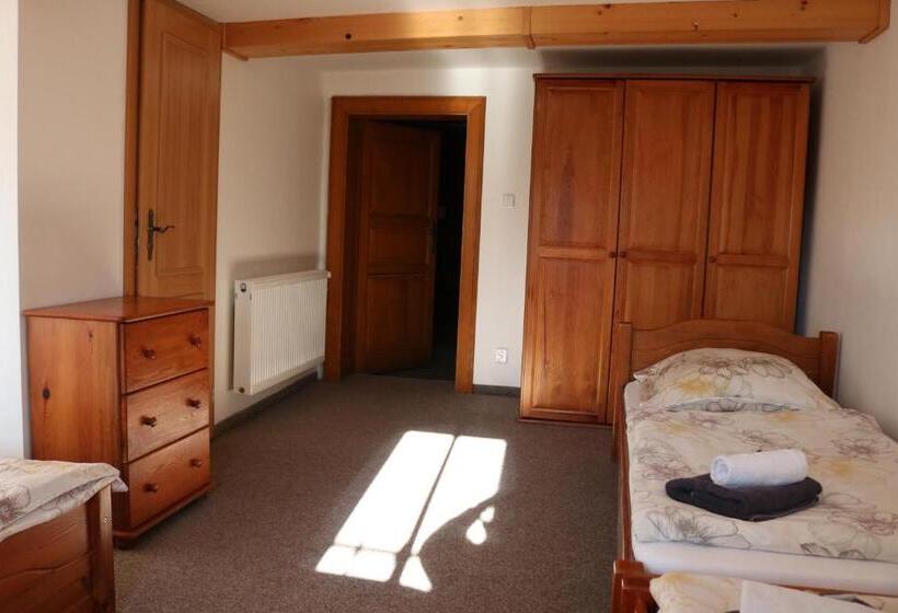 غرفة قياسية رباعية, Penzion Vlčárna