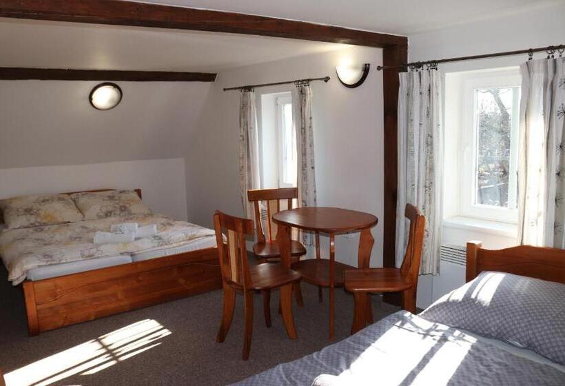 غرفة عائلية, Penzion Vlčárna