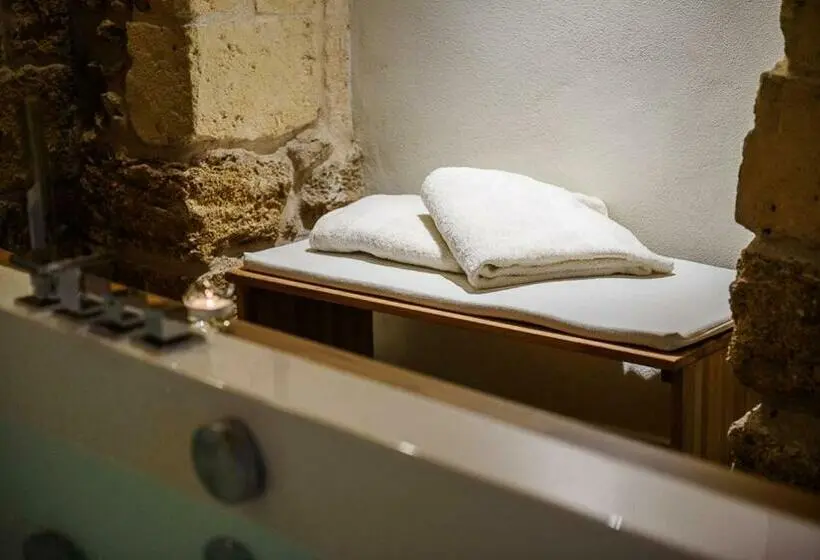 キングサイズベッドのスイートルーム, Sacratum B&b Suite Spa
