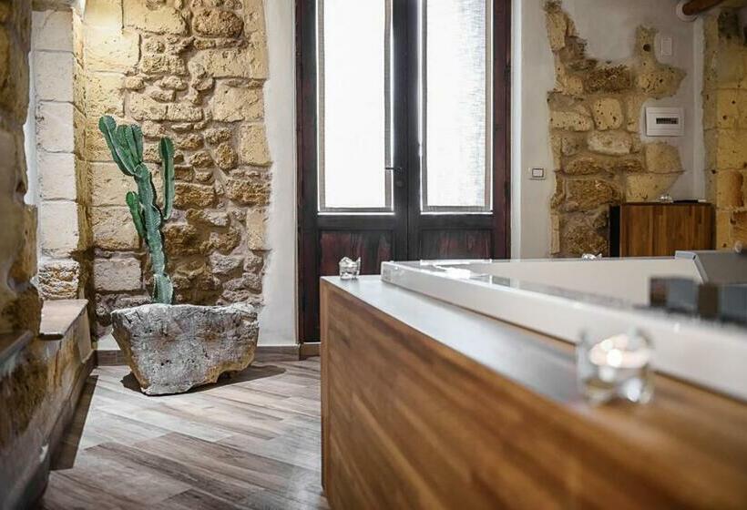 キングサイズベッドのスイートルーム, Sacratum B&b Suite Spa