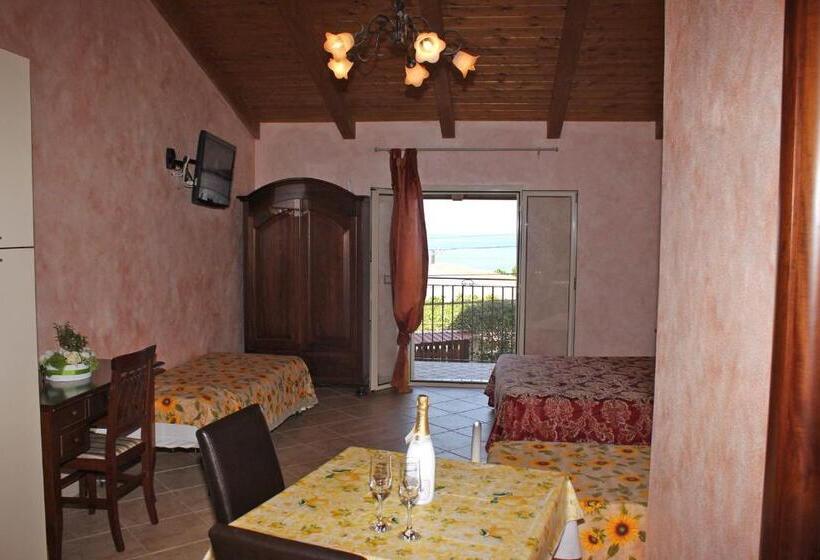 סטודיו סטנדרטי נוף לים, Villa Paladino   B&b E Guest House