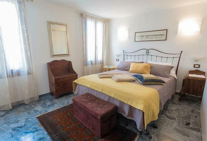 اتاق استاندارد, B&b Antico Orologio